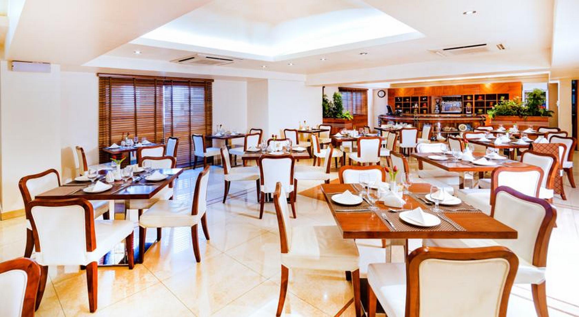 Golden Sands Hotel Apartments Dubai Exterior photo